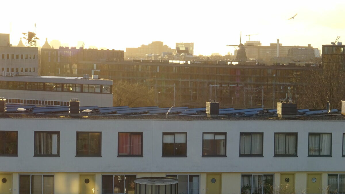 entrepotbrug met schoorstenen